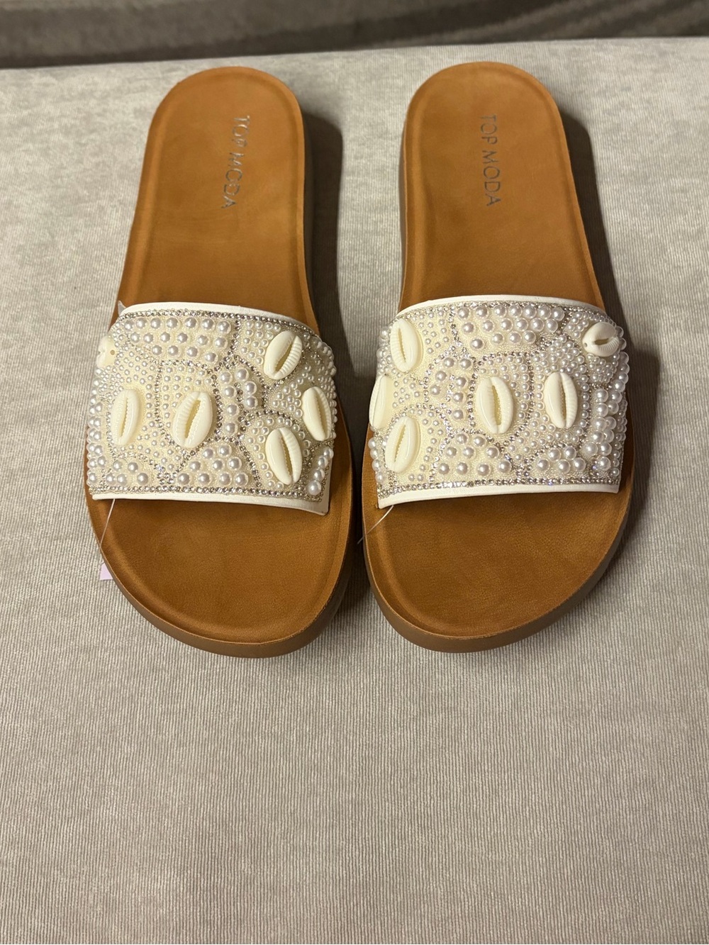 Top Moda Beaded Shell Slide Sandals in Cream